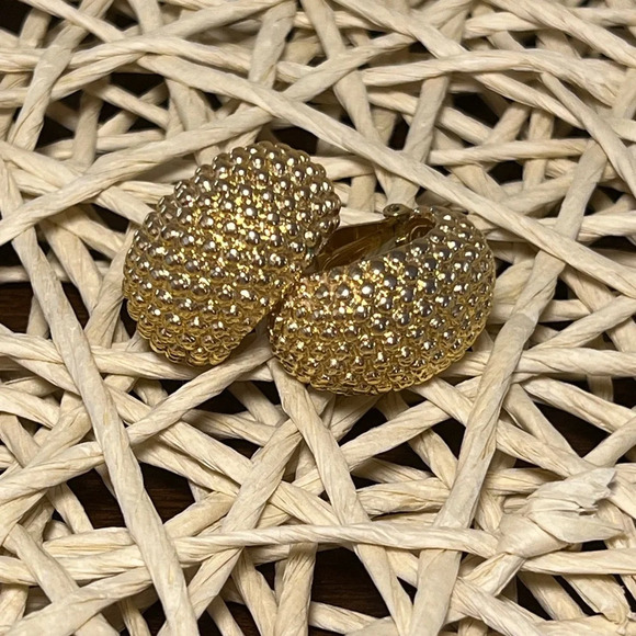 ST. JOHN • GOLD PEBBLED • CLIP ON EARRINGS - Picture 2 of 4